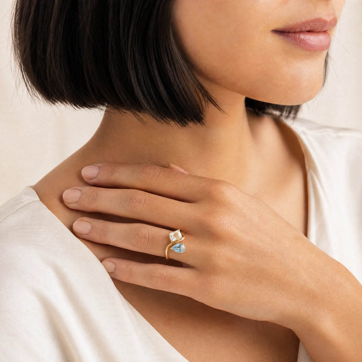 Bague pierres de naissance Solène portée