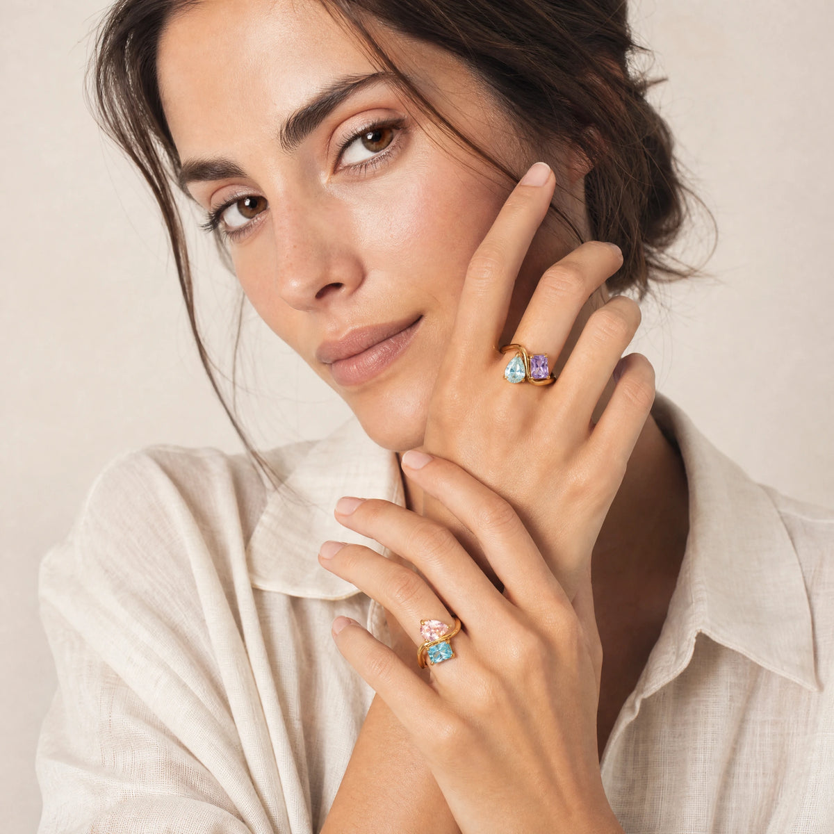 Bague pierres de naissance Solène portée