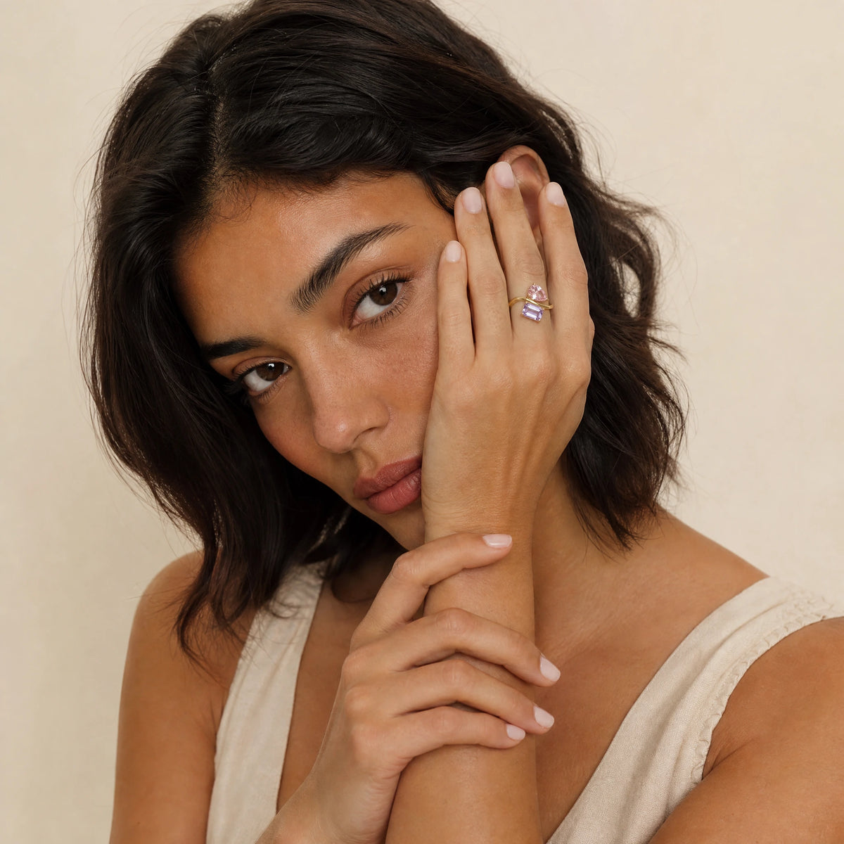 Bague pierres de naissance Solène portée