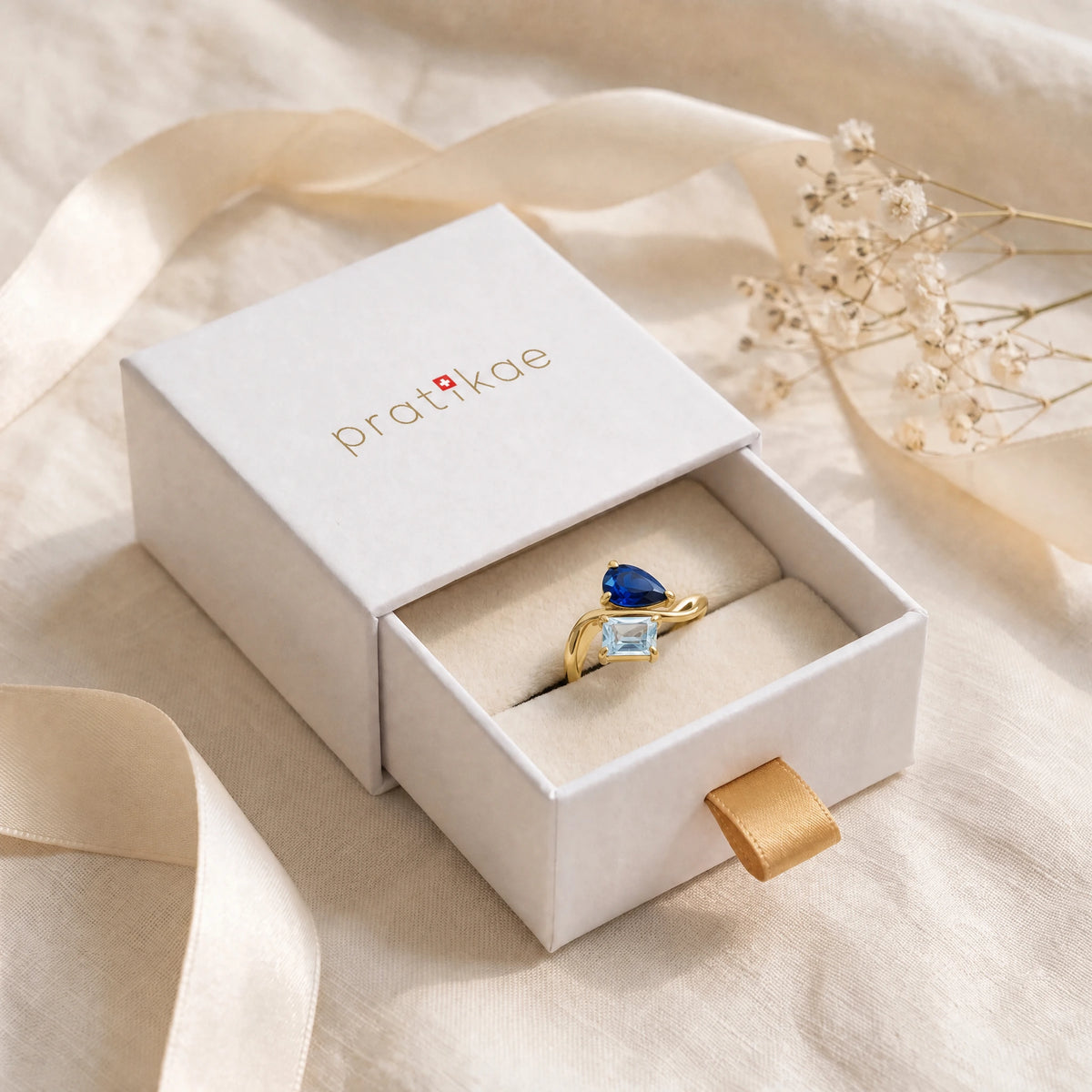 Bague pierres de naissance Solène dans son coffret cadeau Pratikae