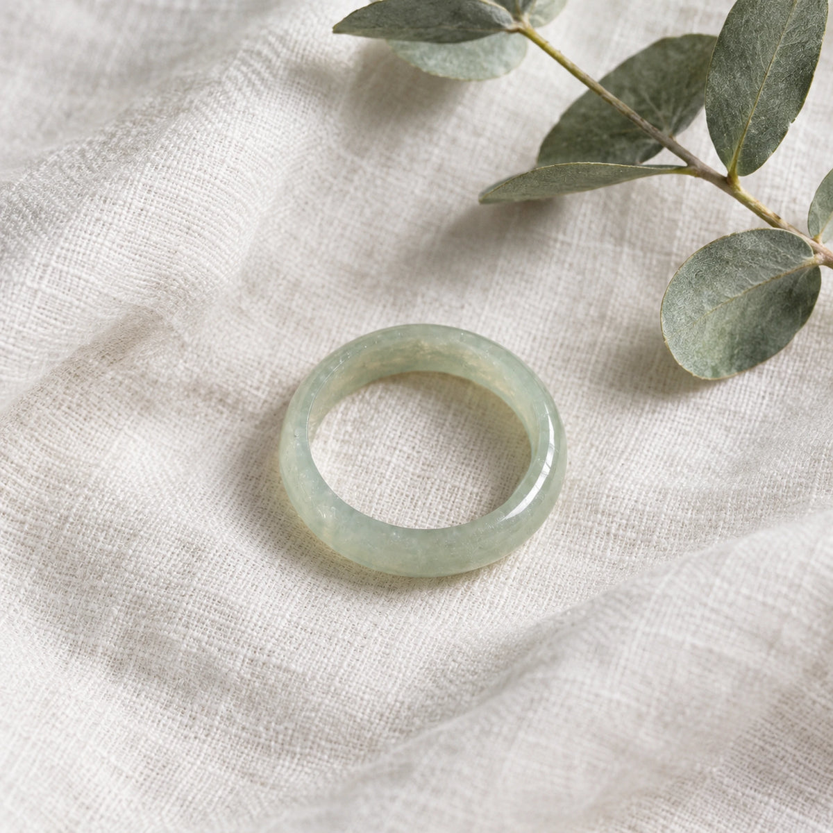 Bague fine en jade véritable