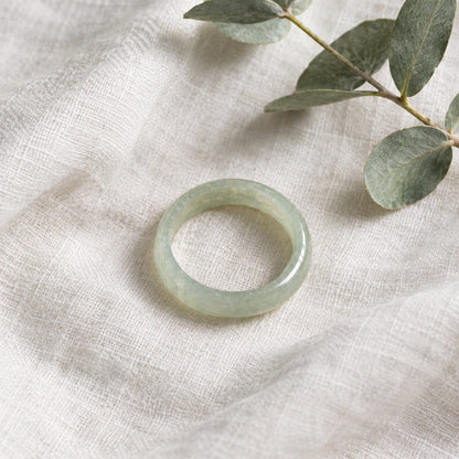 Bague fine en jade véritable