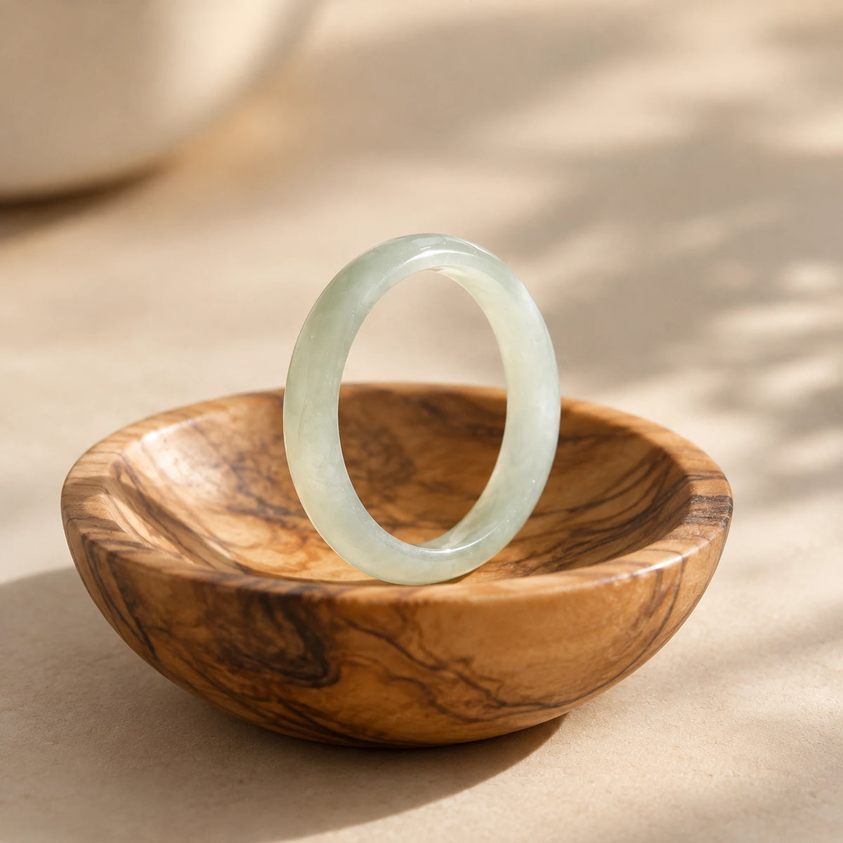 Bague fine en jade véritable