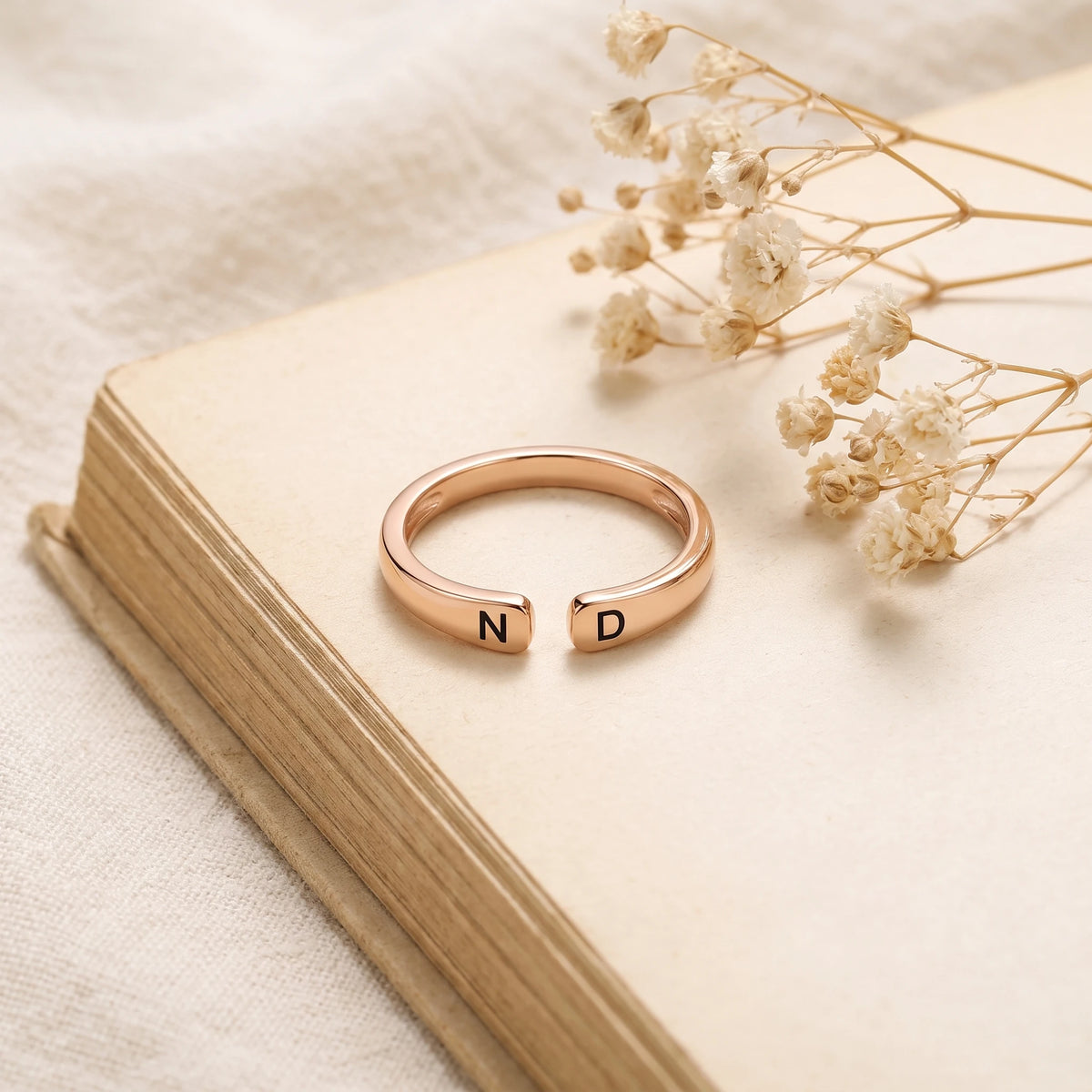 Gravure des initiales or rose