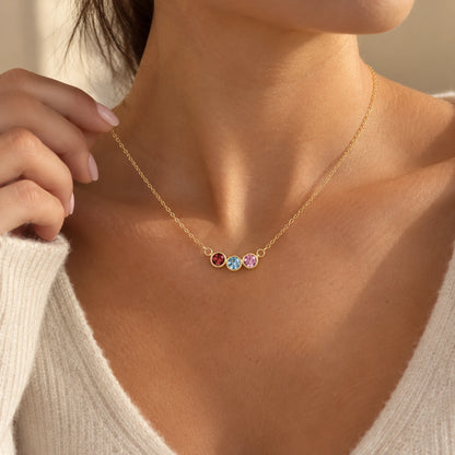 Collier pierres de naissance porté