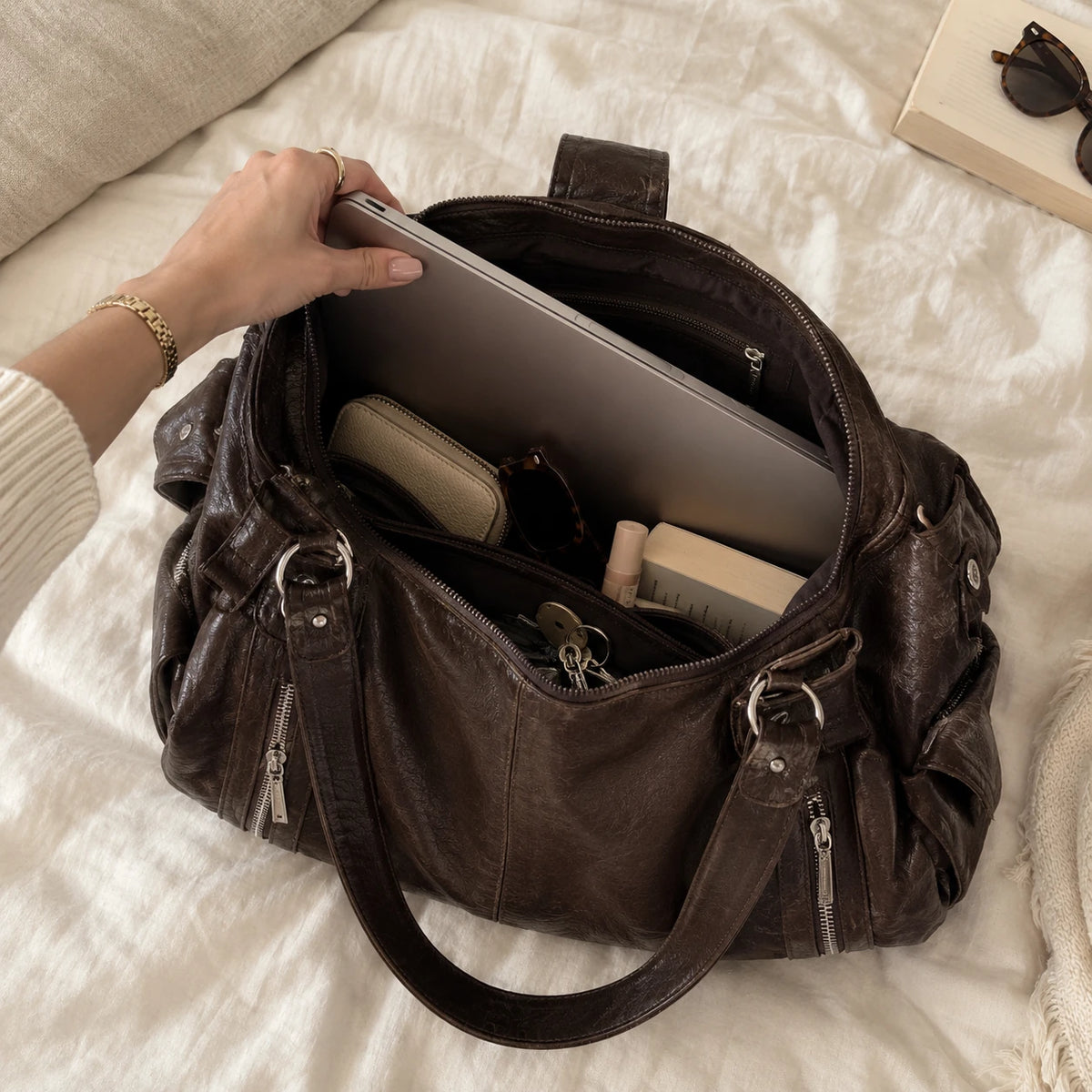 Sac Élise café ouvert avec ordinateur portable